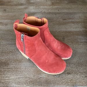 Swedish Hasbeens “Zip It Emy” clogs | 9